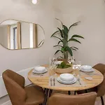 Apartment Crescent Court Modern And Luxurious York