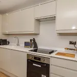 Apartment Crescent Court Modern And Luxurious
