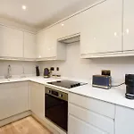 Crescent Court Modern And Luxurious York