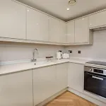 Crescent Court Modern And Luxurious York
