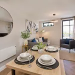 Crescent Court Modern And Luxurious York