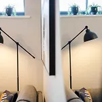 Apartment Crescent Court Modern And Luxurious