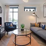 Crescent Court Modern And Luxurious York
