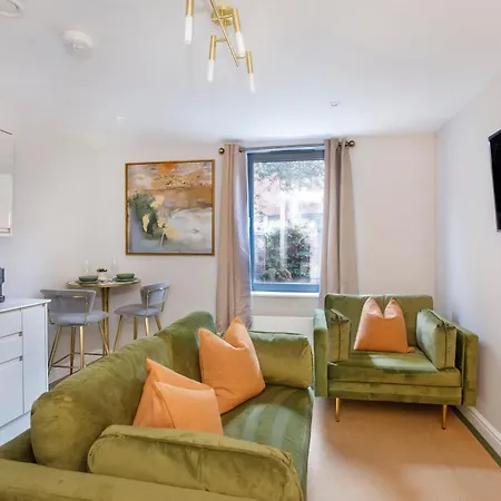 Crescent Court Modern And Luxurious Apartament York