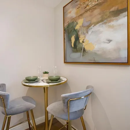 Apartament Crescent Court Modern And Luxurious York