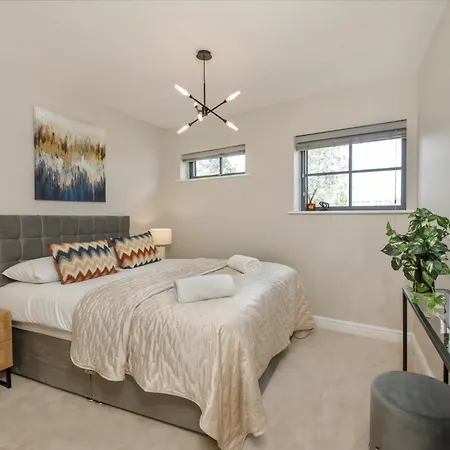 Crescent Court Modern And Luxurious Γιορκ