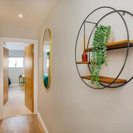 Crescent Court Modern And Luxurious Lejlighed York